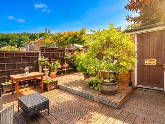 House for sale in Heol-las, Surrey