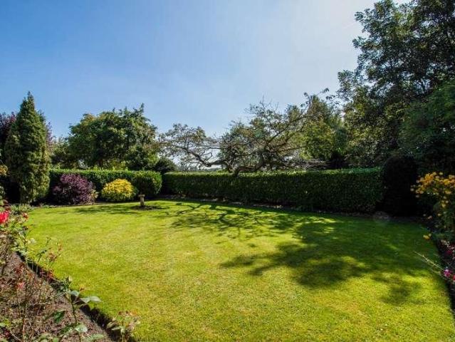 House for sale in Newmillerdam, West Yorkshire