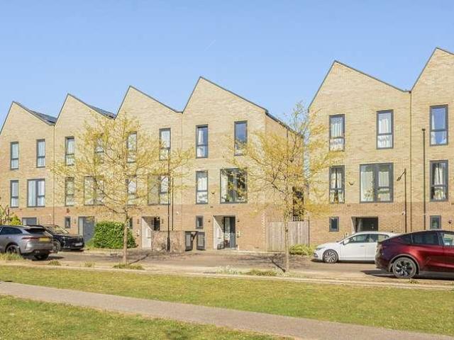 House for sale in Lane, Greater London