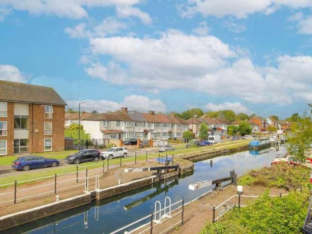House for sale in Enfield Island Village, Greater London