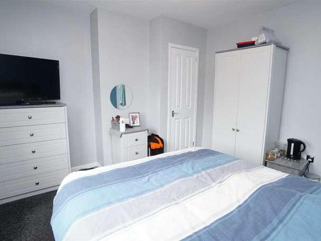 House for sale in Greengates, West Yorkshire