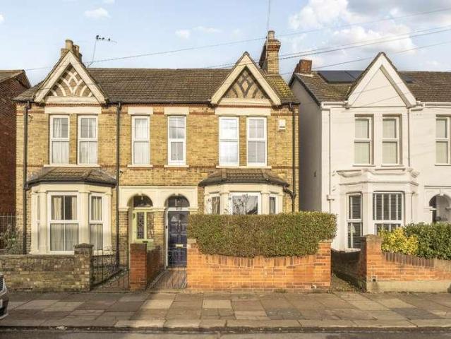 House for sale in Queens Park, Bedford