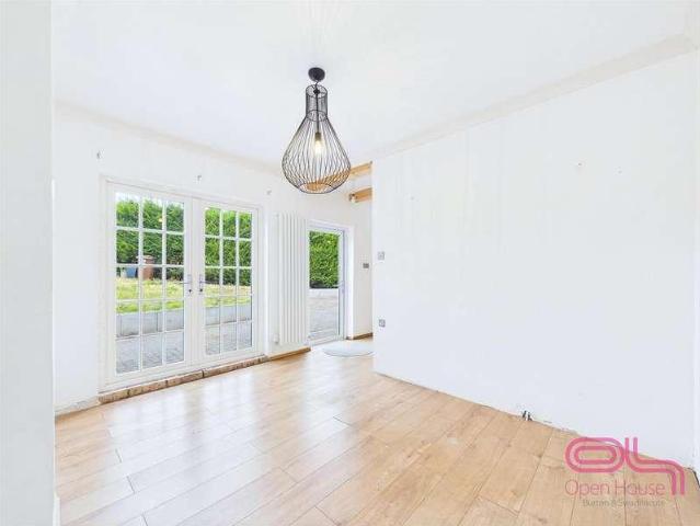 House for sale in Winshill, Beamhurst