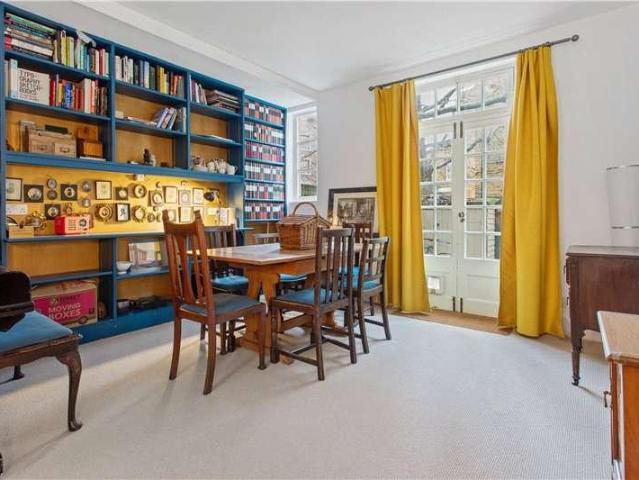 House for sale in Kennington, Greater London
