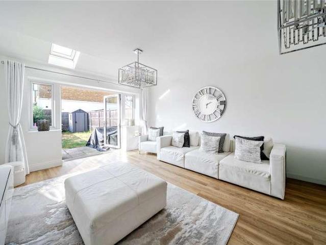 House for sale in Lower Green Esher, Blackhills