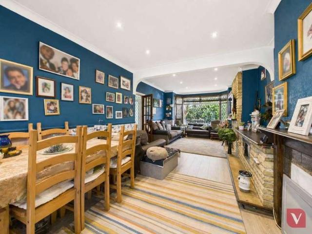 House for sale in Spring Park, Luton