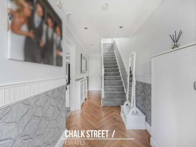 House for sale in Elm Park, Greater London
