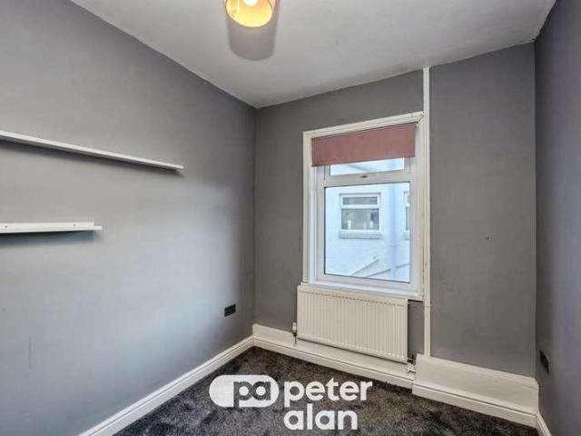 House for sale in Clyne and Melincourt, Ynysarwed