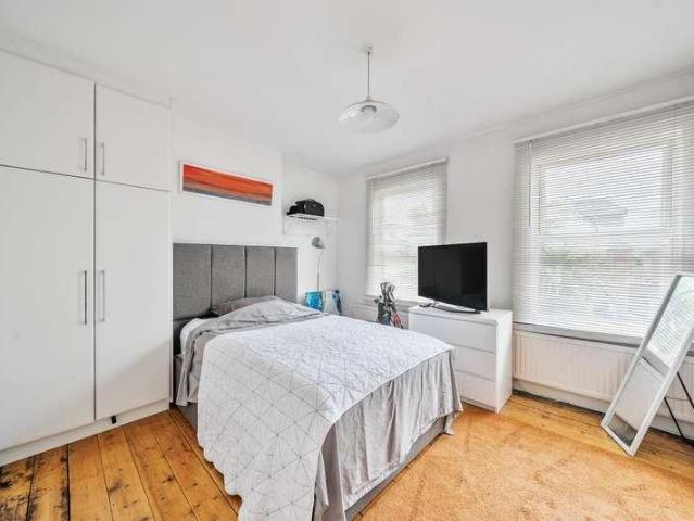 House for sale in Slough, Myrke