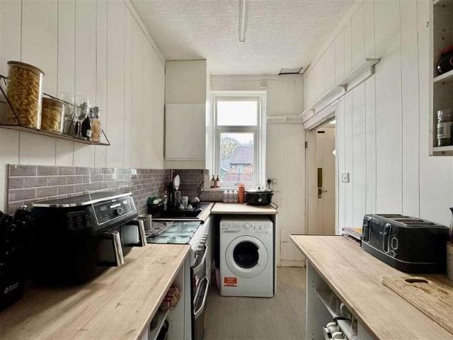 House for sale in Almondbury, West Yorkshire