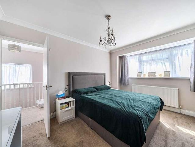 House for sale in Kempton Park, Lower Halliford