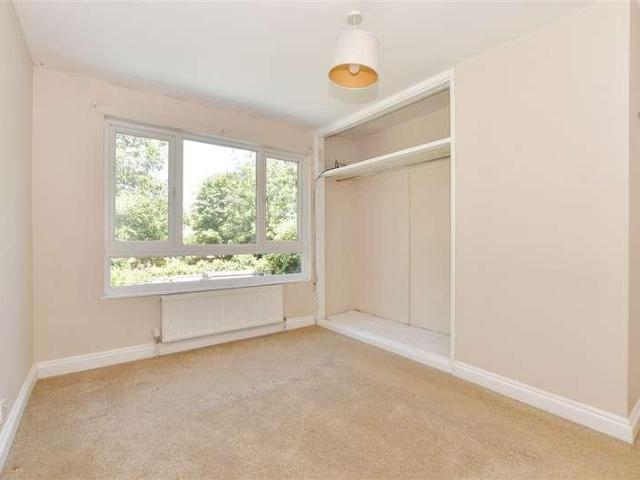 House for sale in Fole, Surrey