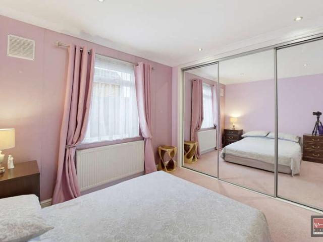 House for sale in Ashford, Spelthorne