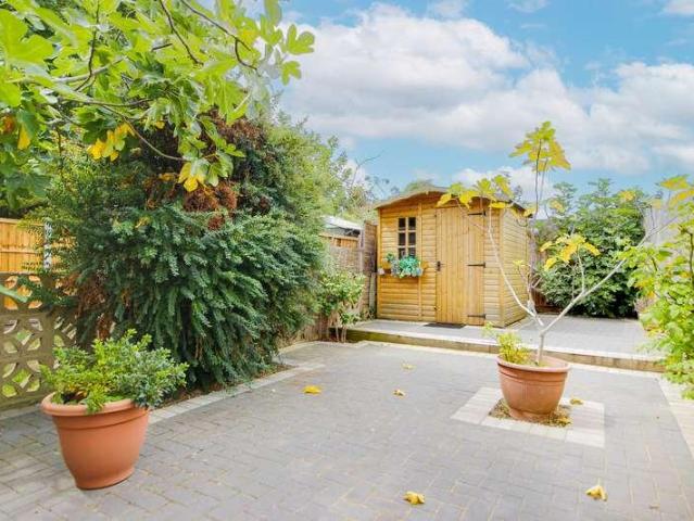 House for sale in Ponders End, Greater London