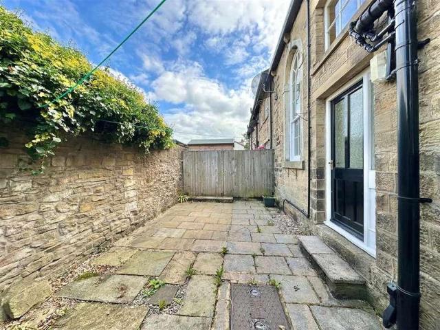 House for sale in Wash, Charlesworth