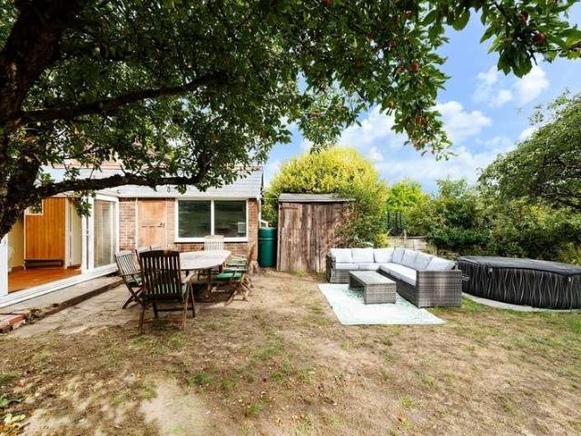 House for sale in Oxted, Hillview