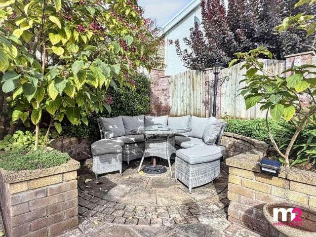 House for sale in Llanfoist Fawr, Llanellen