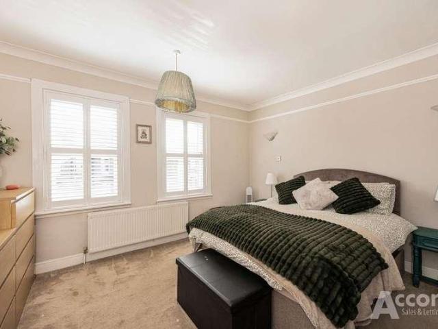 House for sale in Gidea Park, Greater London