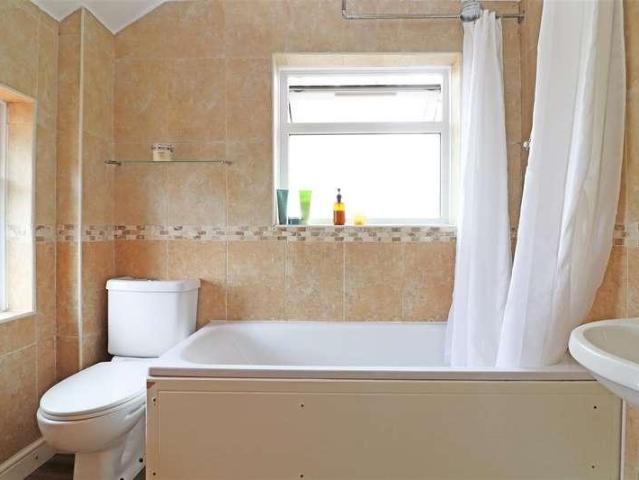 House for sale in Woodhatch, Red Hill