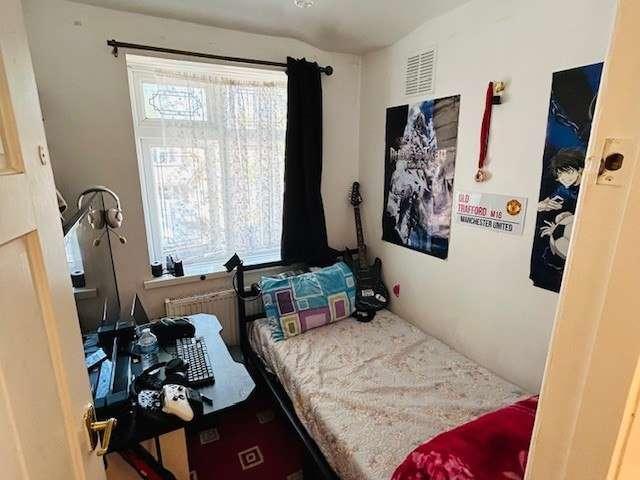 House for sale in Yeading, Greater London