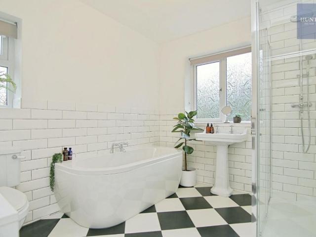 House for sale in Farsley, West Yorkshire