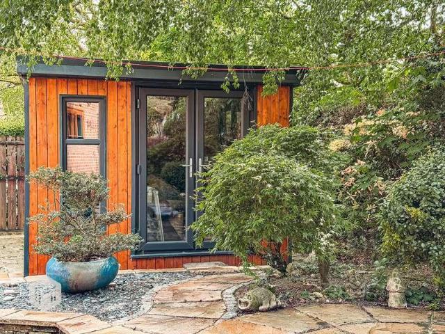 House for sale in Bradshaw, Lee Bank