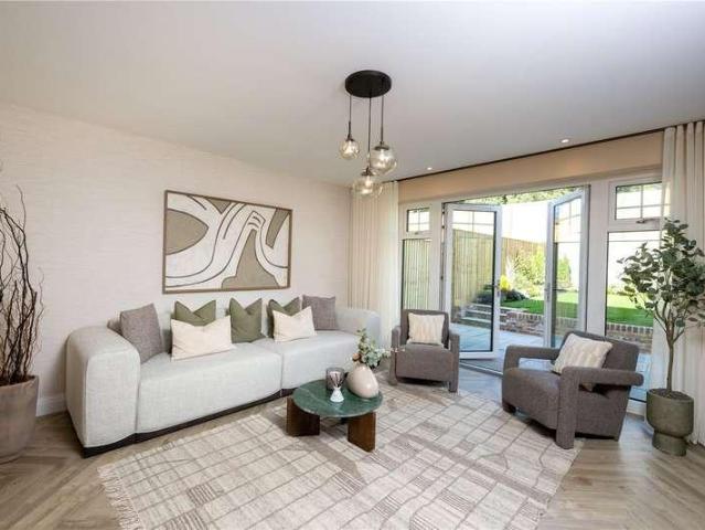 House for sale in Martin's Heron, Winkfield