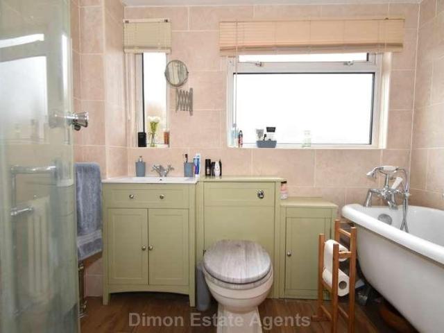 House for sale in Middlecroft, Hampshire