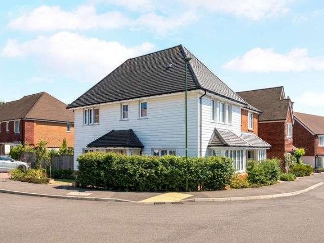 House for sale in Cox Green, Horsham