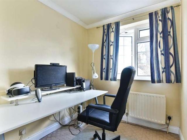 House for sale in Chessington, Chessington