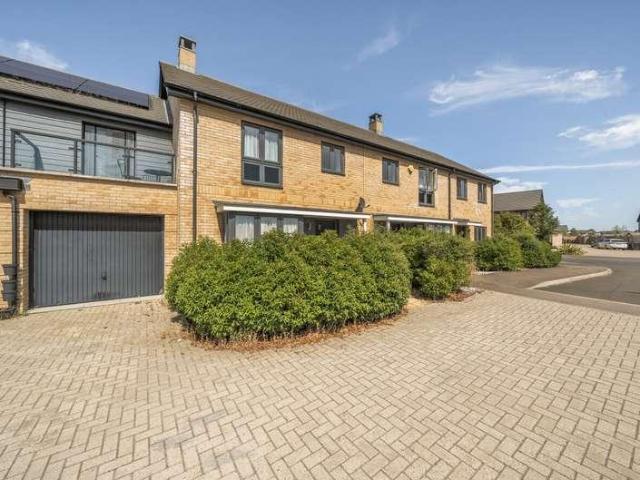 House for sale in Houghton Regis, Bedfordshire