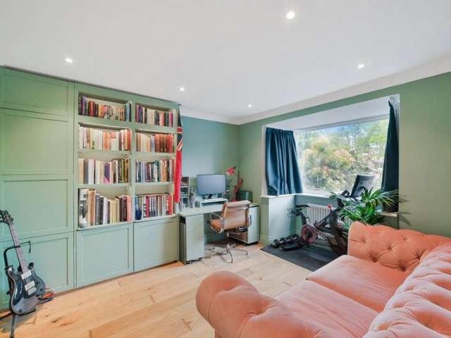 House for sale in Oxted, Hillview