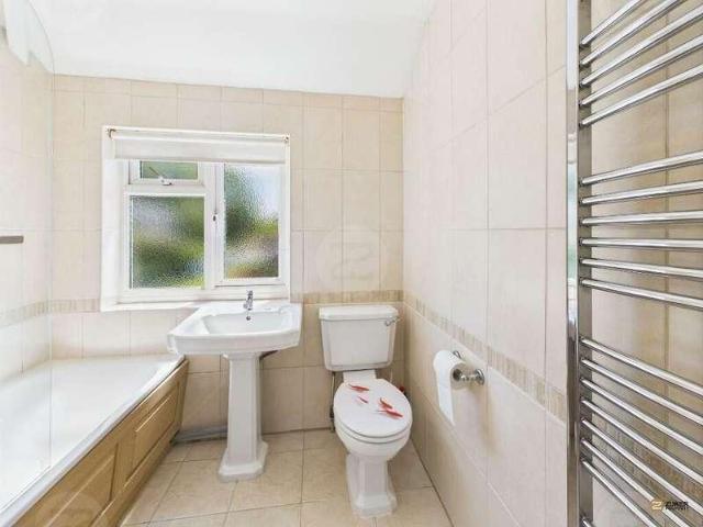 House for sale in Rosehill, Greater London