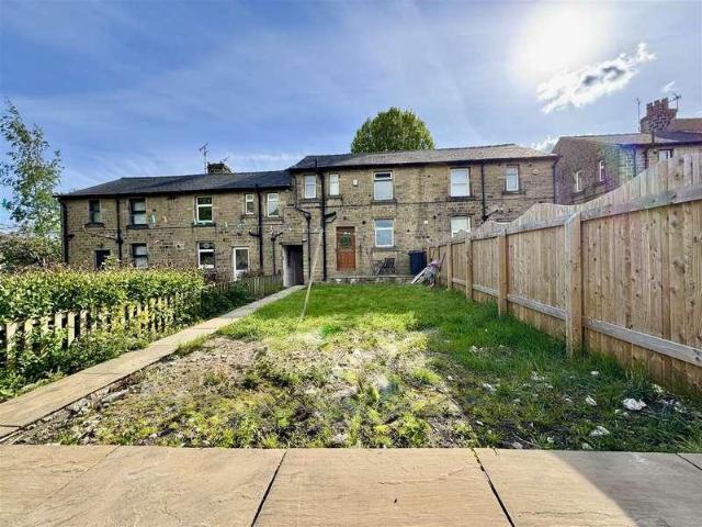 House for sale in Armitage Bridge, West Yorkshire