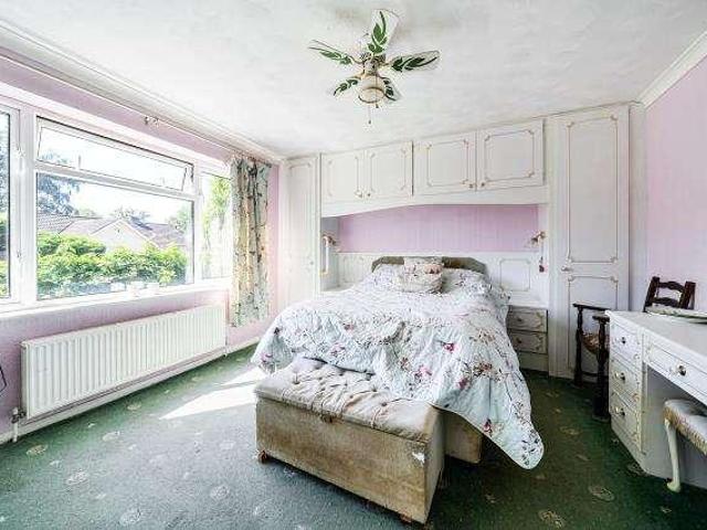 House for sale in Heol-las, Surrey