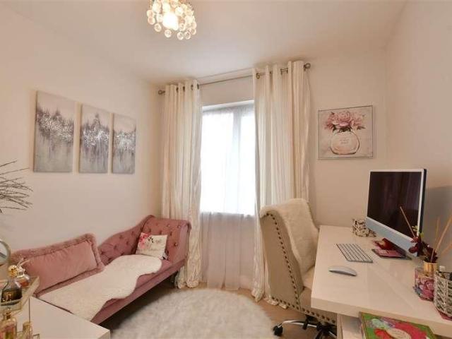 House for sale in Lee Chapel, Essex