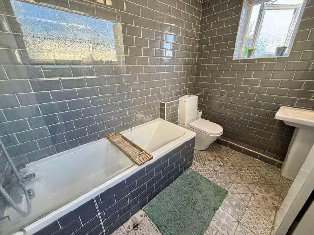 House for sale in Dunstable, Central Bedfordshire