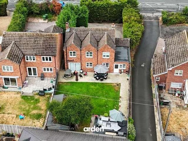House for sale in Dodderhill, Crookhill