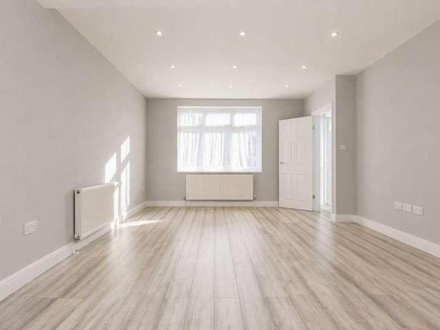 House for sale in Watford Rural, Batchworth