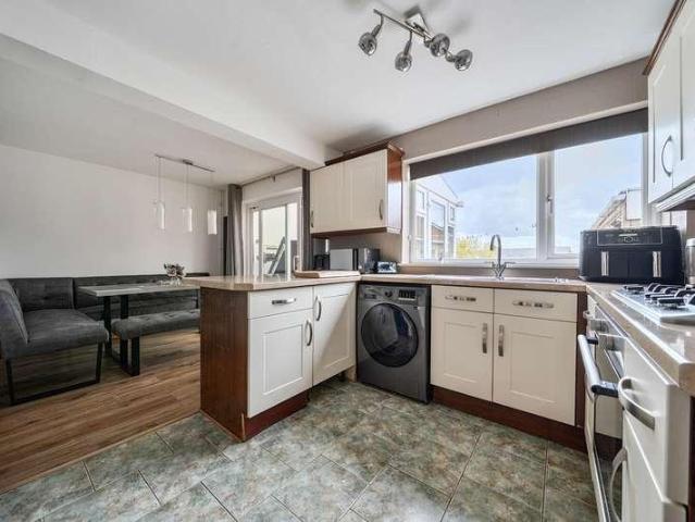 House for sale in Sandpits