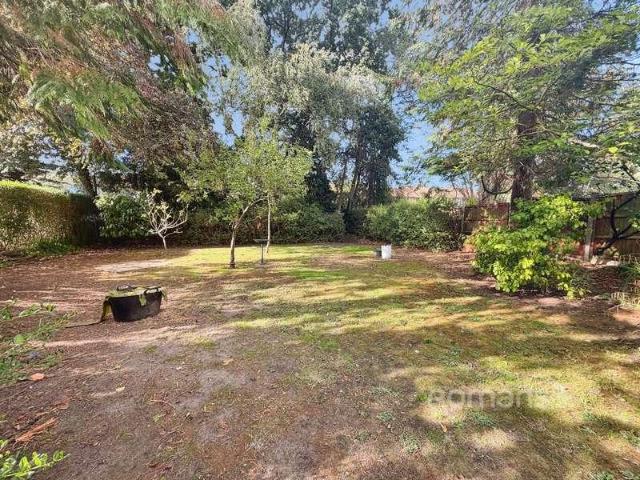 House for sale in Heol-las, Surrey