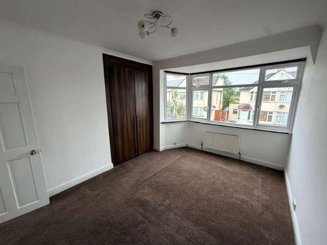 House for sale in London Borough of Hounslow, Hanworth
