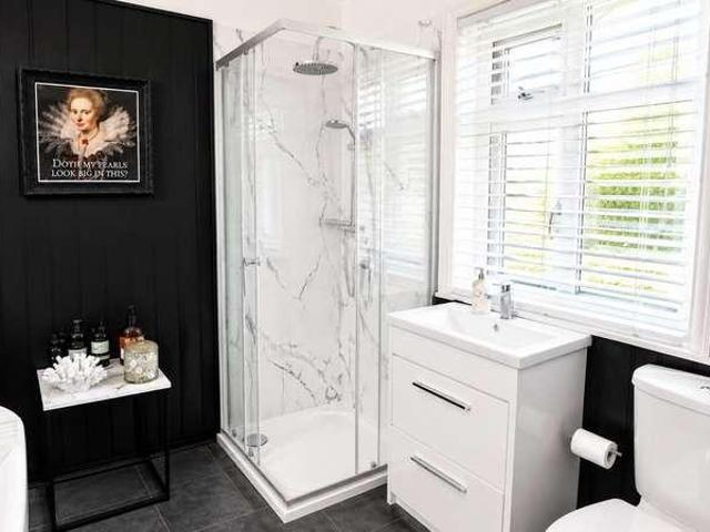 House for sale in Greengates, West Yorkshire