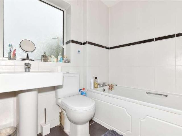 House for sale in Folkestone, Capel-le-Ferne