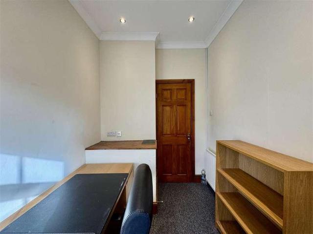House for sale in Huddersfield, West Yorkshire