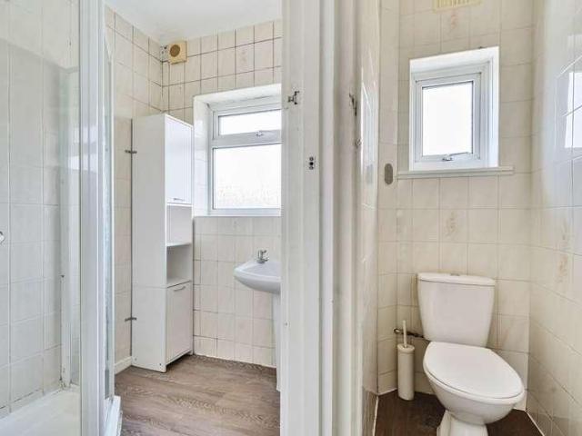 House for sale in Ilford, Newbury Park