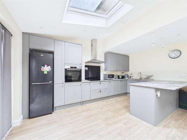 House for sale in London Borough of Croydon, Selsdon