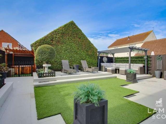 House for sale in Dale Hill, Essex