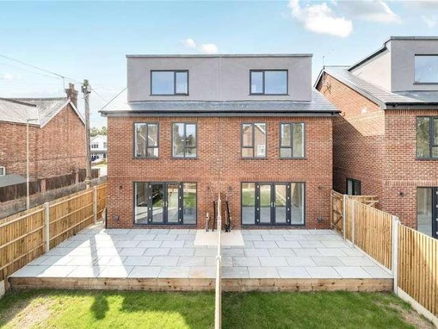 House for sale in Farnborough, Hampshire