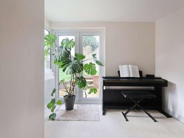 House for sale in Pachesham Park, Surrey
